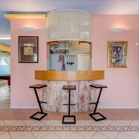 Blue Dolphin Apartment - Private Indoor Pool, Jacuzzi, Garden Сплит Екстериор снимка