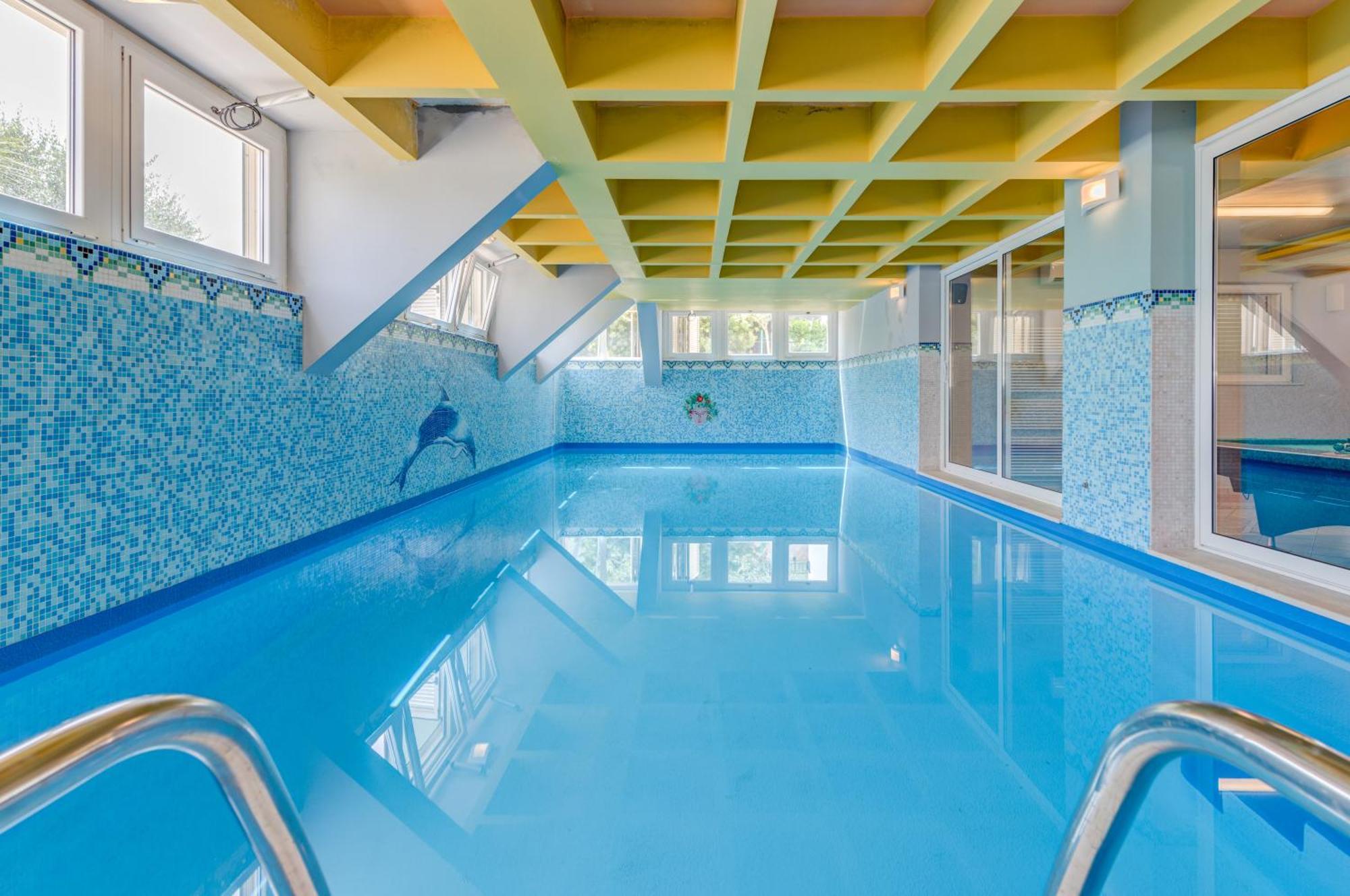 Blue Dolphin Apartment - Private Indoor Pool, Jacuzzi, Garden Сплит Екстериор снимка