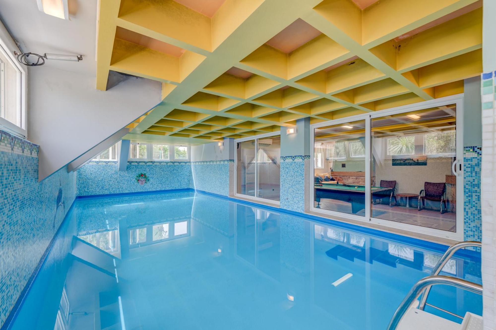 Blue Dolphin Apartment - Private Indoor Pool, Jacuzzi, Garden Сплит Екстериор снимка
