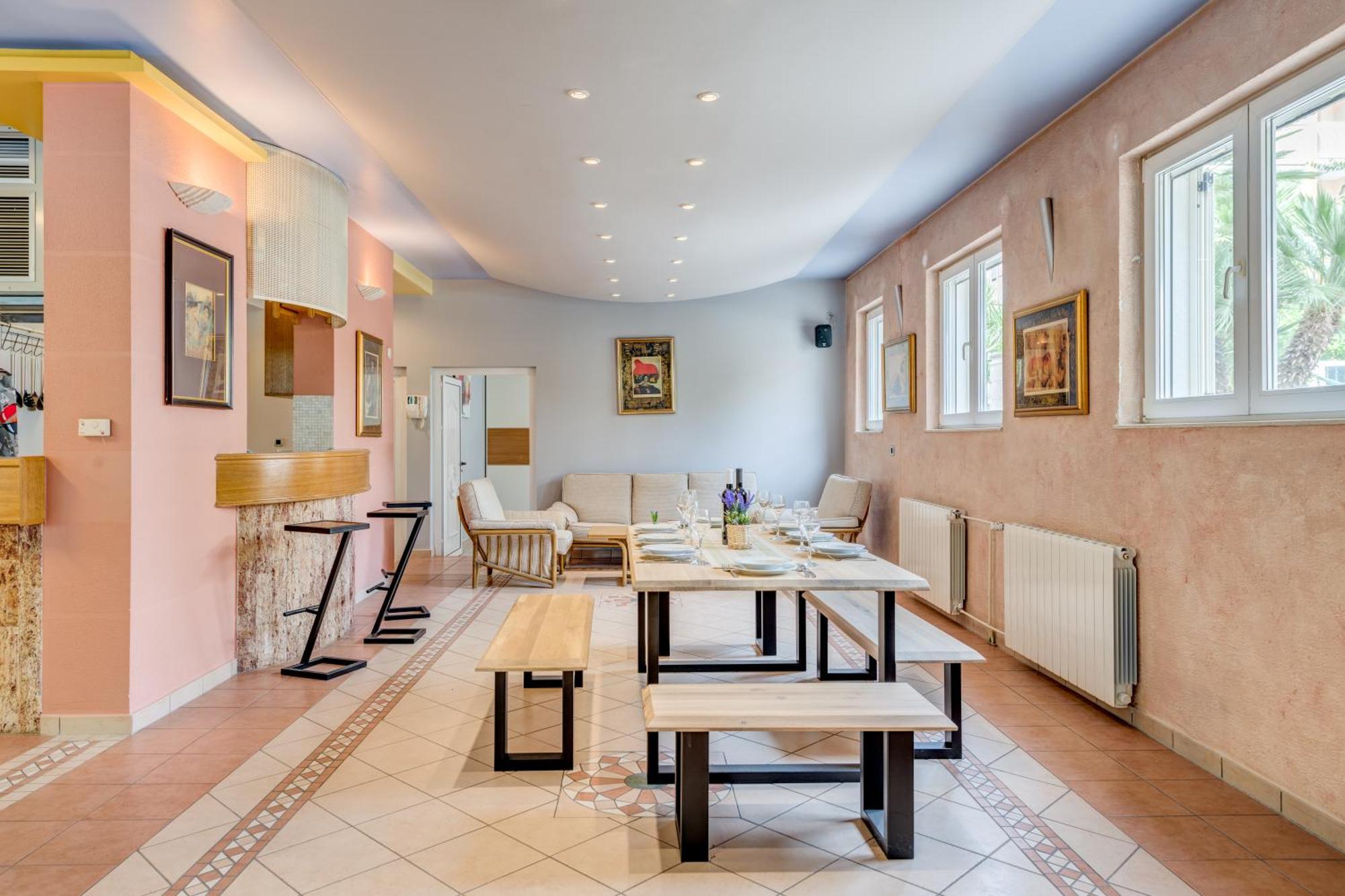 Blue Dolphin Apartment - Private Indoor Pool, Jacuzzi, Garden Сплит Екстериор снимка