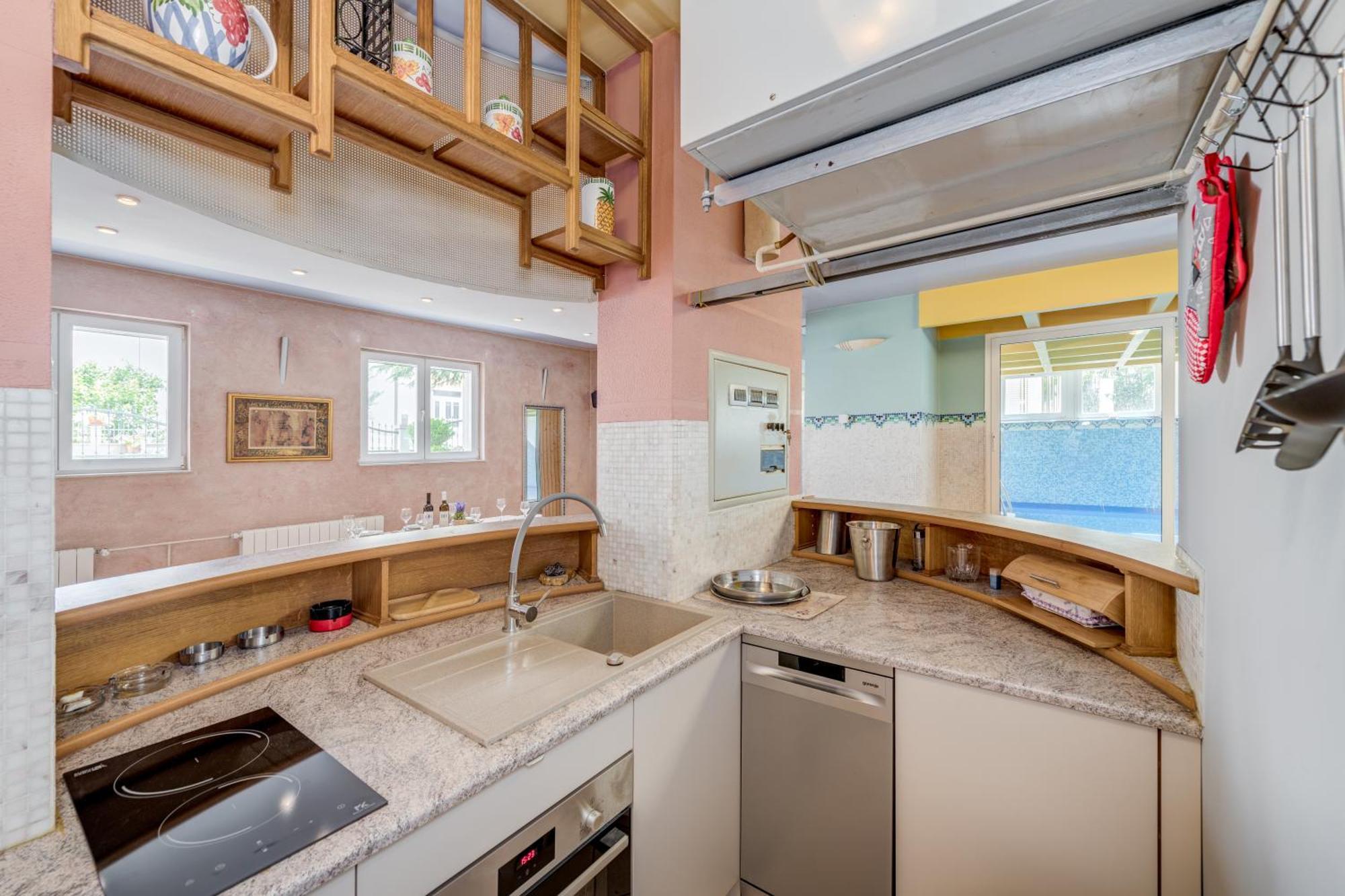 Blue Dolphin Apartment - Private Indoor Pool, Jacuzzi, Garden Сплит Екстериор снимка