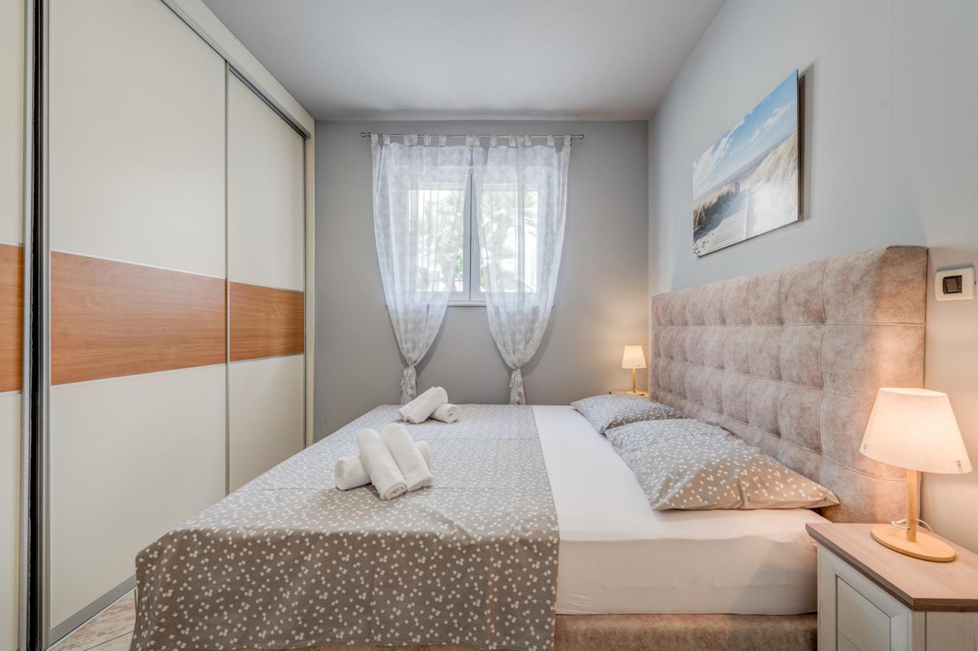 Blue Dolphin Apartment - Private Indoor Pool, Jacuzzi, Garden Сплит Екстериор снимка