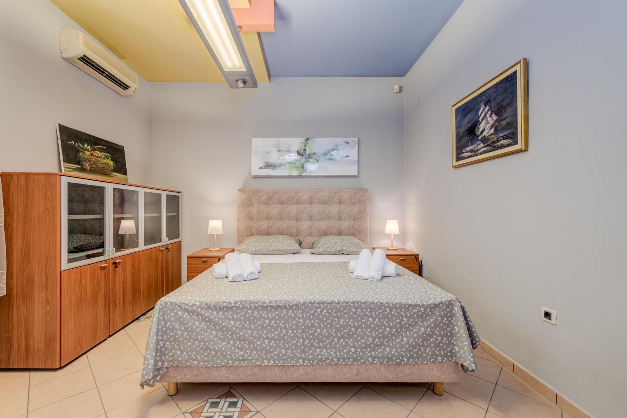Blue Dolphin Apartment - Private Indoor Pool, Jacuzzi, Garden Сплит Екстериор снимка